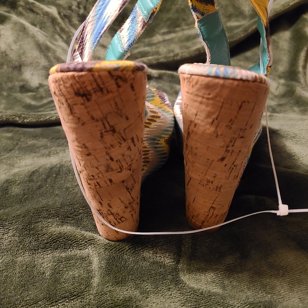 Platform Sandals - Picture 3 of 5